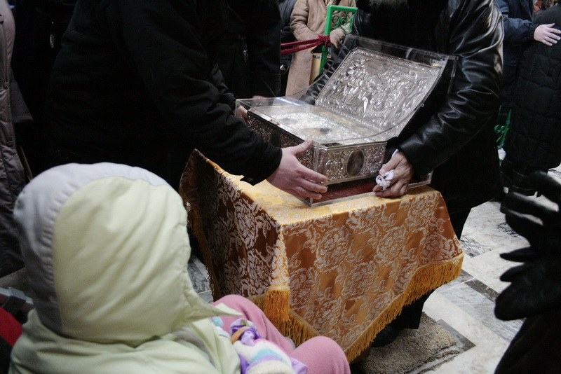 В Симферополе тысячи паломников приходят поклониться Дарам волхвов