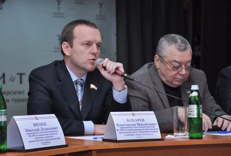 Члены Президиума Крыма встретились со студентами университета культуры в Симферополе 