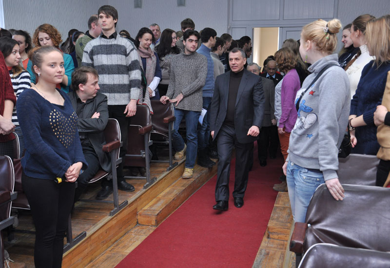 Члены Президиума Крыма встретились со студентами университета культуры в Симферополе 