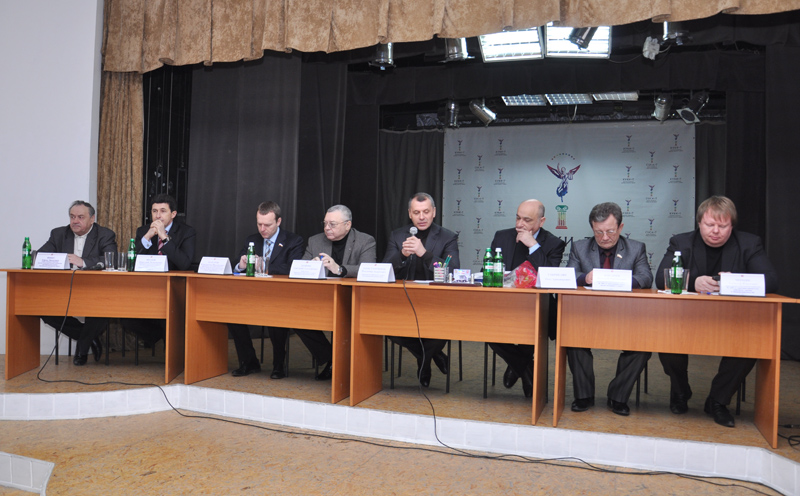 Члены Президиума Крыма встретились со студентами университета культуры в Симферополе 