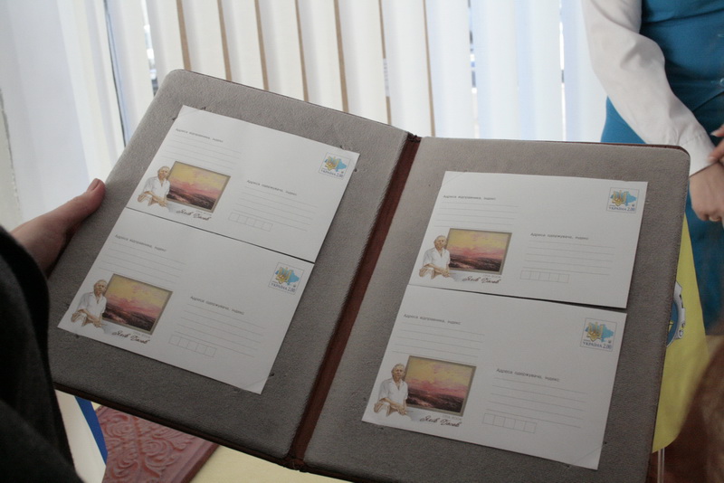 В Симферополе провели спецгашение конверта к 100-летию крымского художника