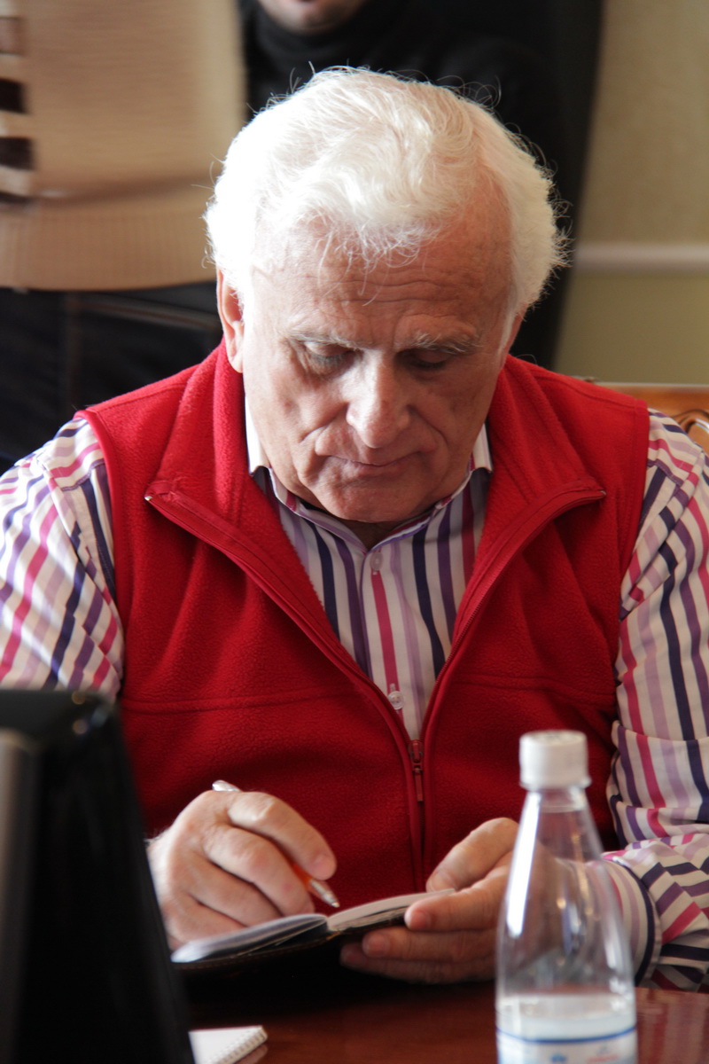 Крымский премьер встретился с творческой интеллигенцией АРК