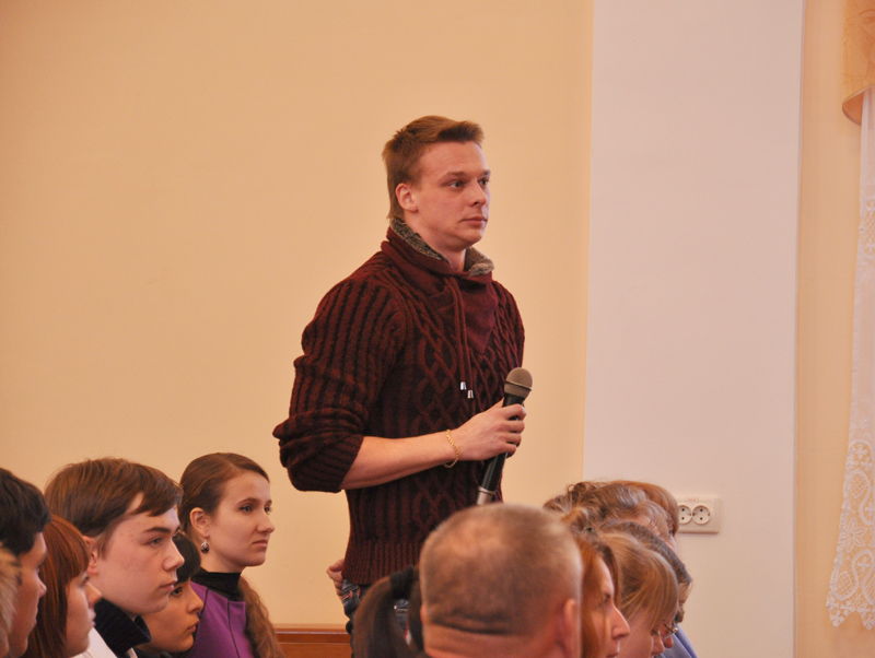 Крымские депутаты встретились со студентами-медиками в Симферополе