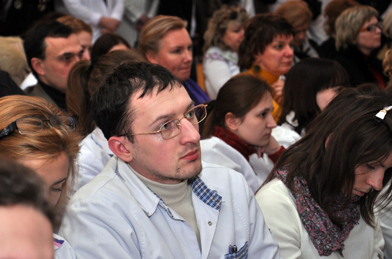 Крымские депутаты встретились со студентами-медиками в Симферополе