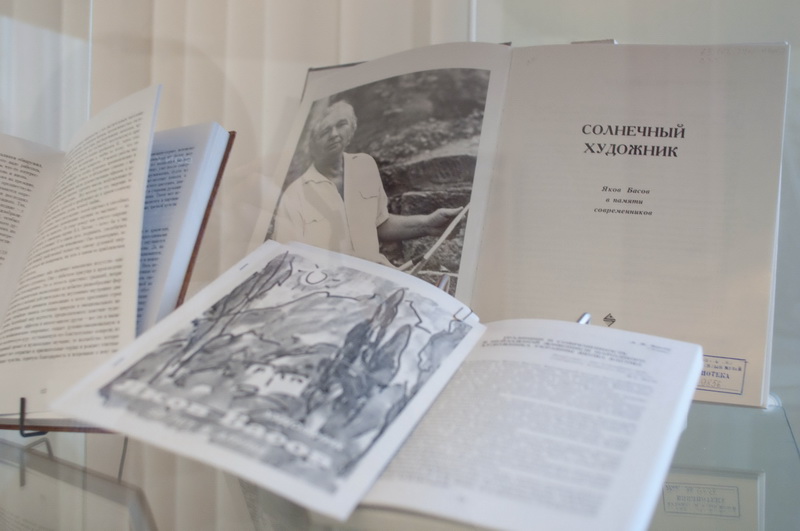 В Севастополе открылась выставка Якова Басова