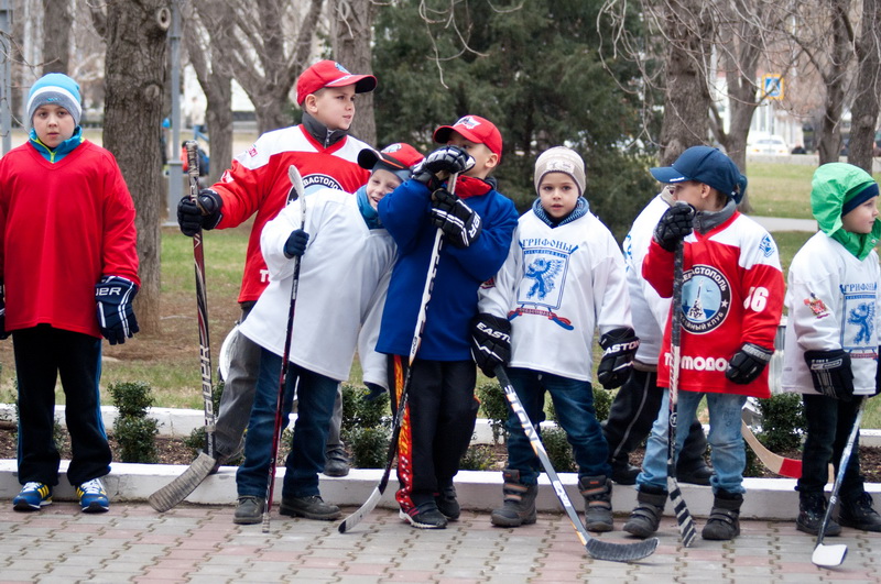 В Севастополе подняли Олимпийский флаг