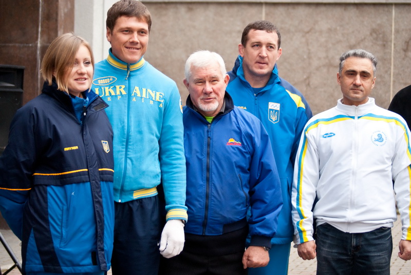 В Севастополе подняли Олимпийский флаг