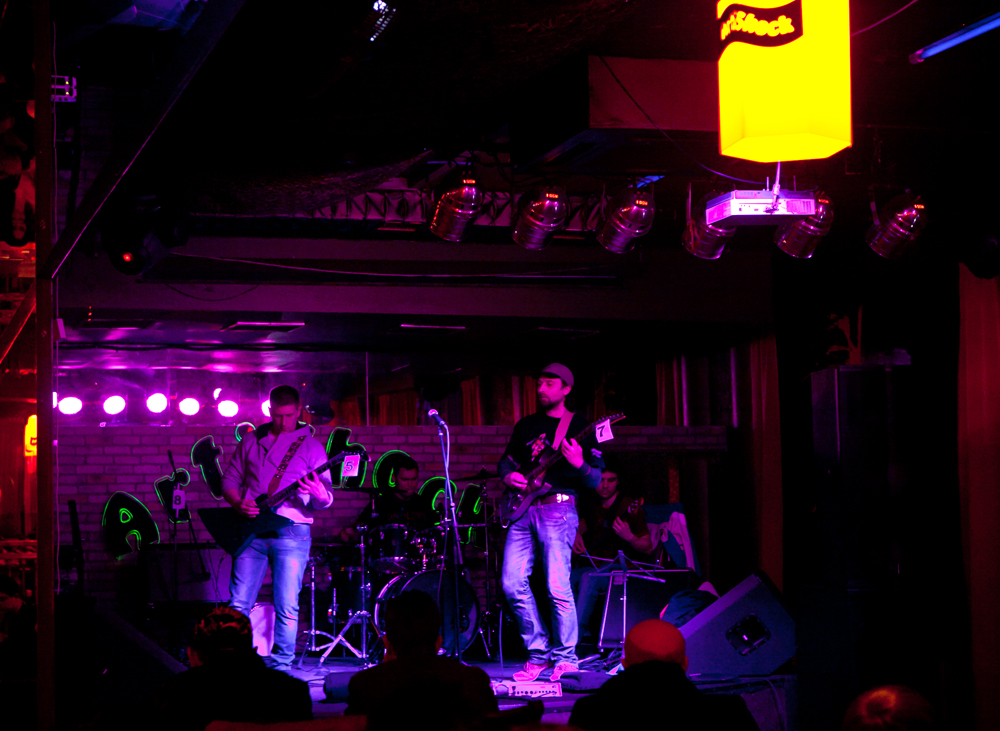 В Севастополе провели битву гитаристов