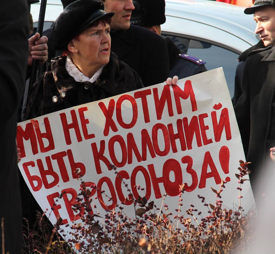 В Симферополе крымчане заглушили митинг сторонников евромайдана