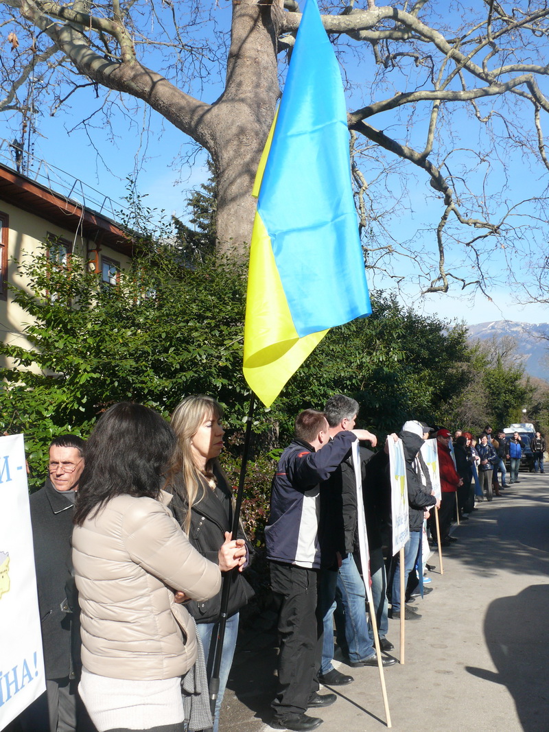В Ливадии прошел митинг в поддержку участников Форума областных советов