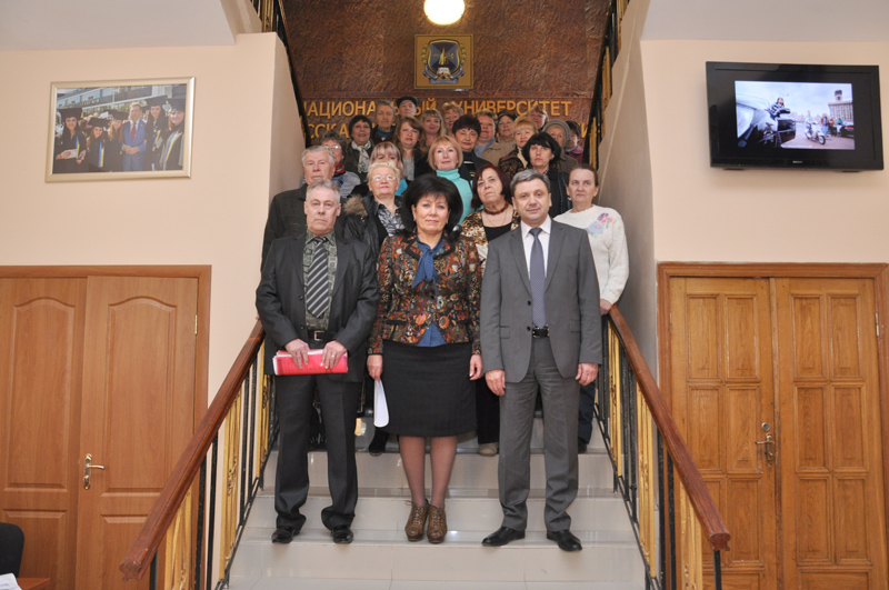 В Симферополе выпускники компьютерных курсов для пенсионеров получили сертификаты