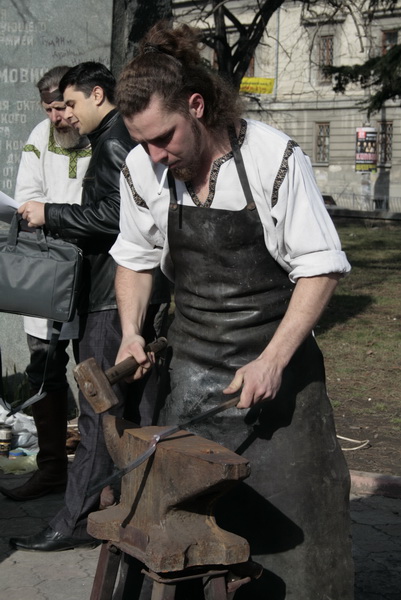 В Симферополе кузнецы устроили День стального Валентина