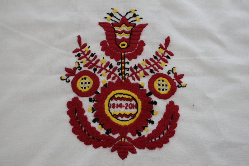 В Симферополе презентовали первые результаты вышивки рушника к юбилею Шевченко