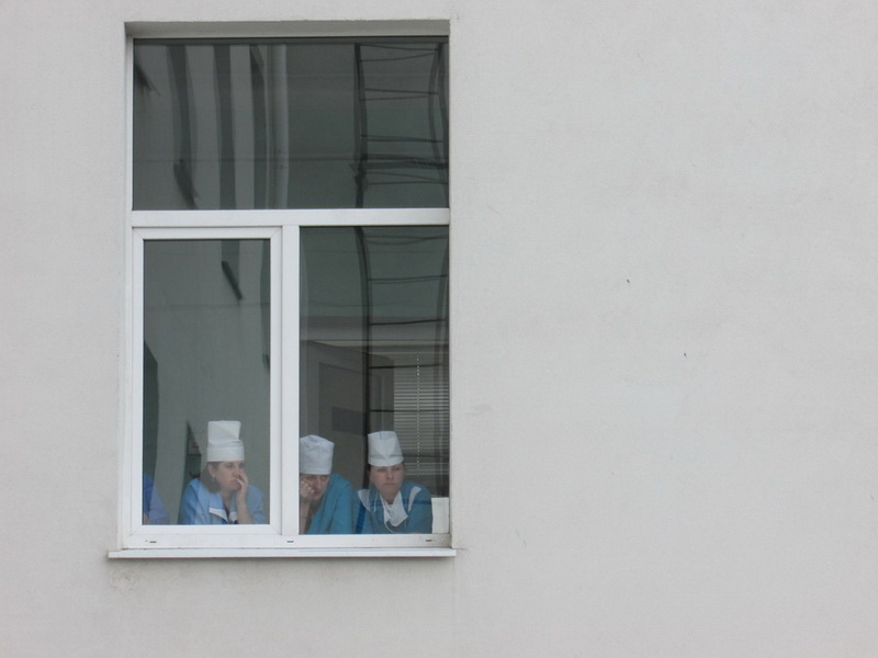 В Симферополь на лечение привезли пострадавших в Киеве военнослужащих