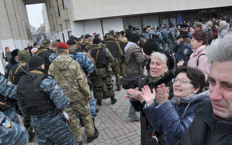 В Симферополе простились с погибшими в Киеве правоохранителями