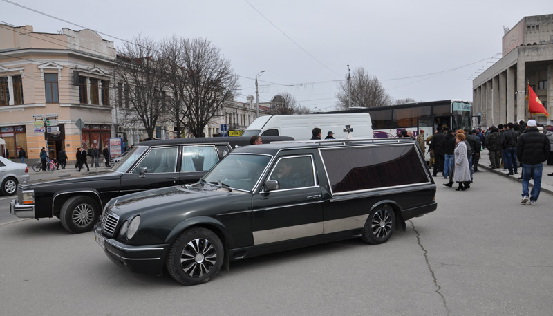 В Симферополе простились с погибшими в Киеве правоохранителями