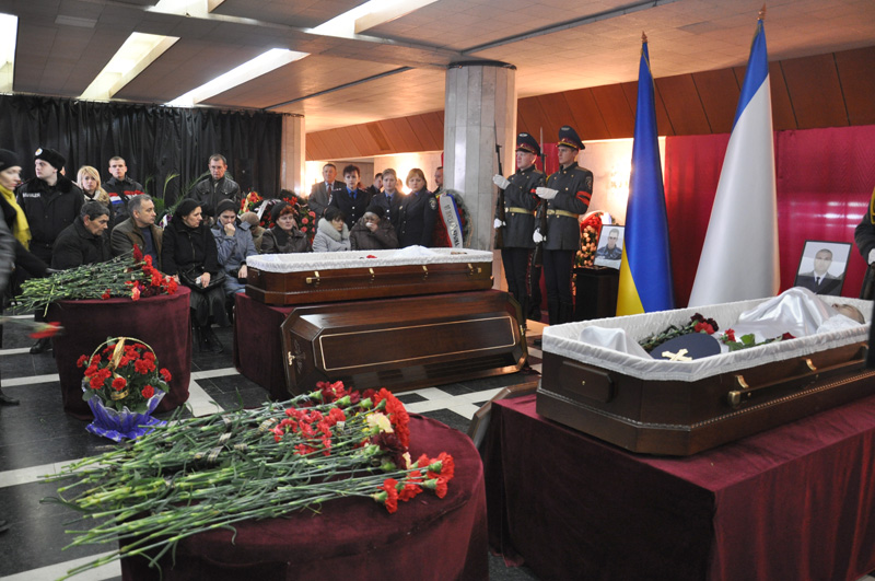 В Симферополе простились с погибшими в Киеве правоохранителями