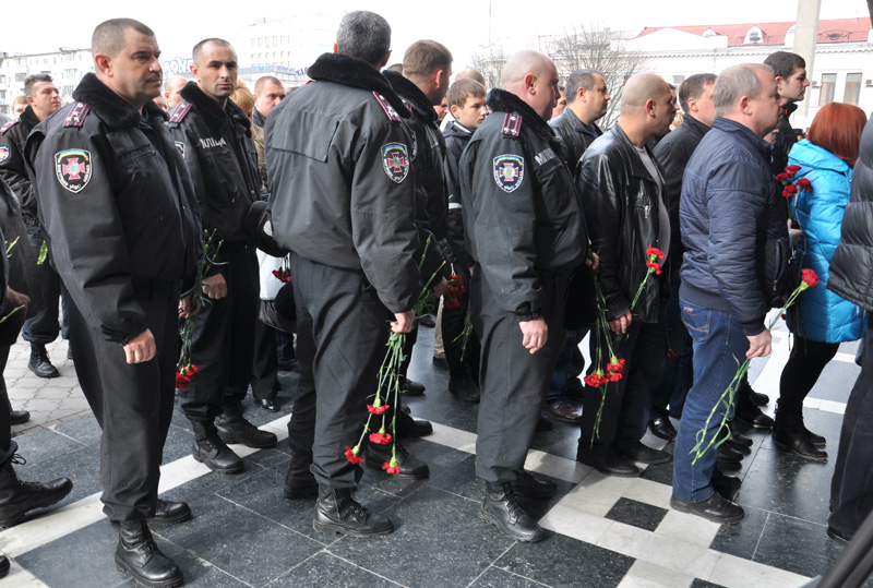 В Симферополе простились с погибшими в Киеве правоохранителями