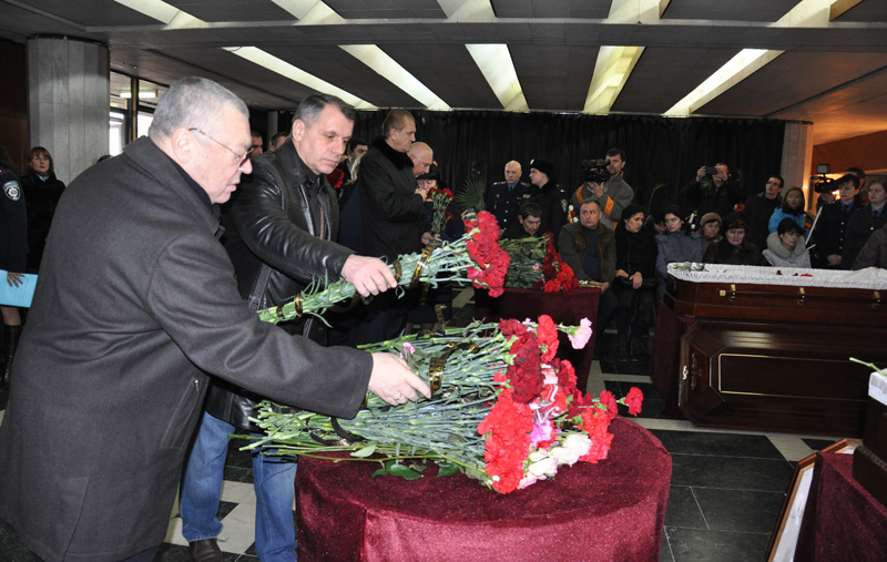 В Симферополе простились с погибшими в Киеве правоохранителями