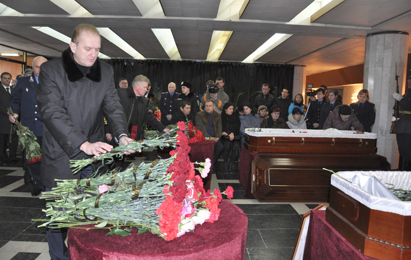 В Симферополе простились с погибшими в Киеве правоохранителями