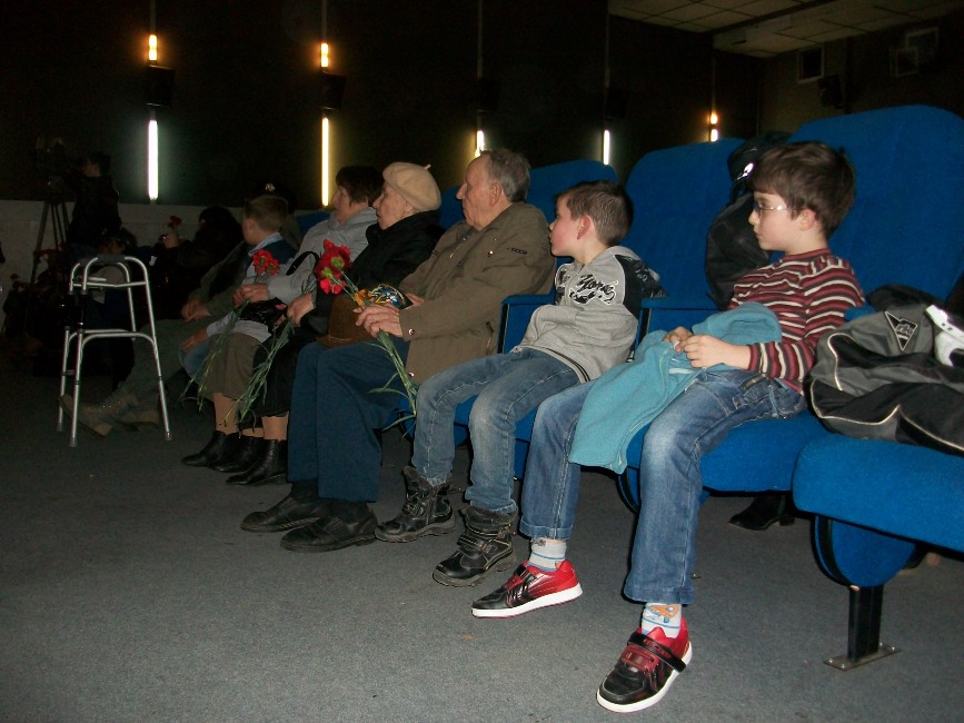 В Симферополе байкеры поздравили ветеранов с 23 февраля