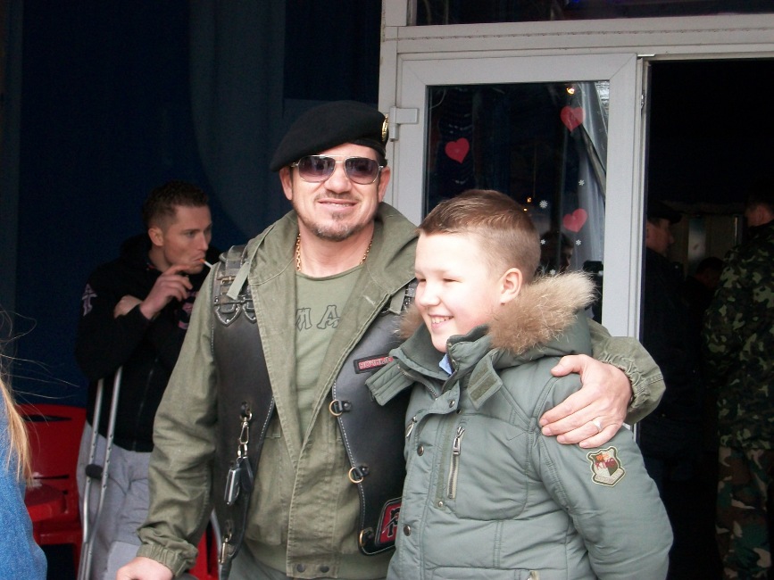 В Симферополе байкеры поздравили ветеранов с 23 февраля