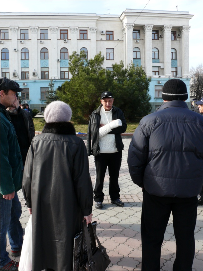Симферопольцы взяли под защиту памятник Ленину