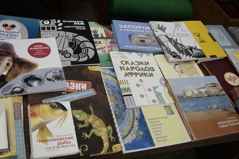 В Доме художника проходит выставка работ крымских иллюстраторов