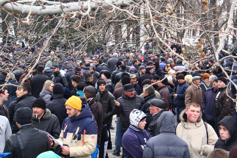 В Симферополе начался массовый митинг