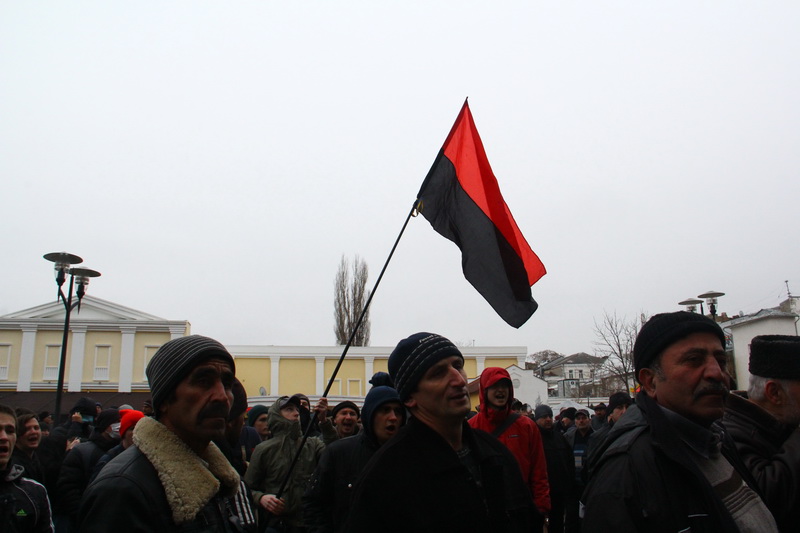 В Симферополе начался массовый митинг