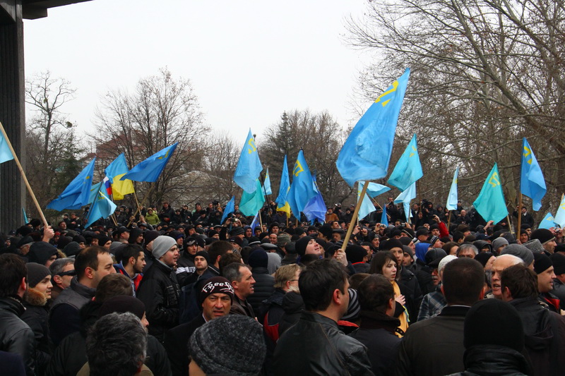 В Симферополе начался массовый митинг