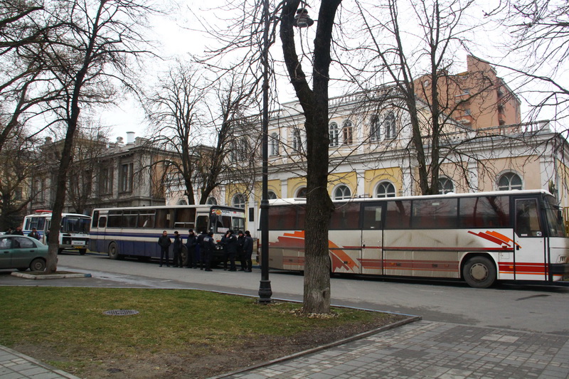 В Симферополе начался массовый митинг