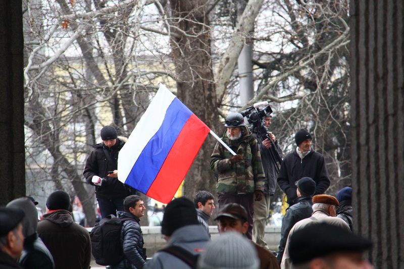 В Симферополе начался массовый митинг