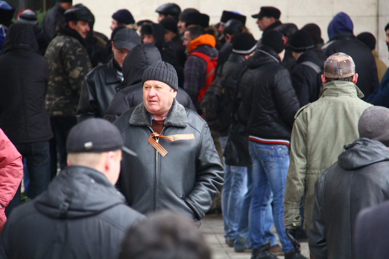 В Симферополе начался массовый митинг
