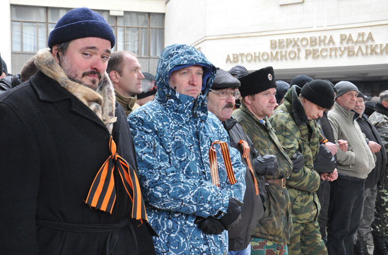 В Симферополе продолжается многотысячный митинг