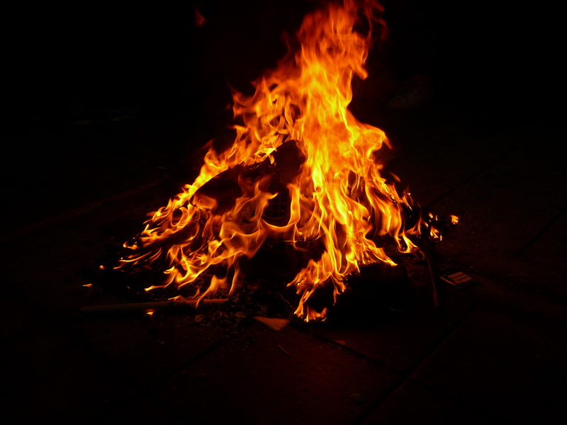 Протестующие в Симферополе пытались штурмовать здание парламента