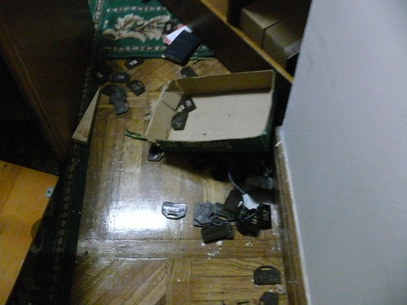 Участники митинга в Симферополе выбили двери в Верховную Раду Крыма