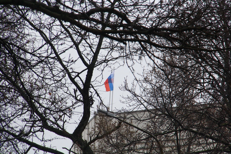 Под стенами парламента Крыма собрались пророссийские активисты