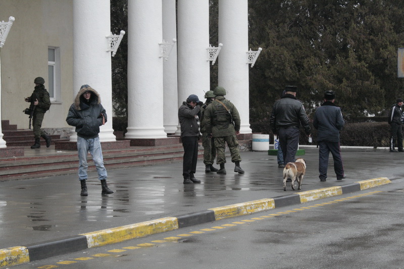 Военные обеспечивают безопасность в аэропорту Симферополя, – служба безопасности аэропорта