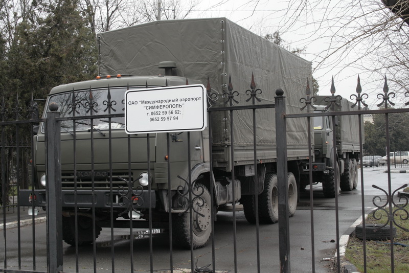 Военные обеспечивают безопасность в аэропорту Симферополя, – служба безопасности аэропорта
