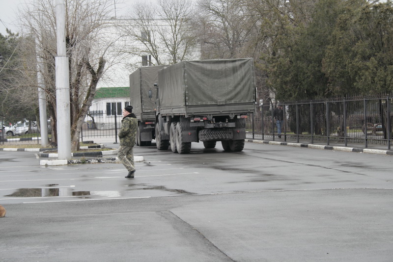 Военные обеспечивают безопасность в аэропорту Симферополя, – служба безопасности аэропорта