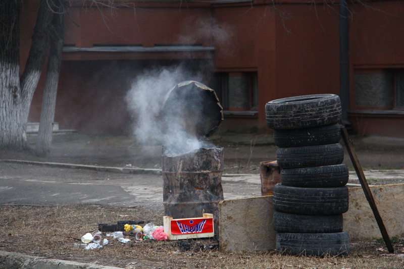 В крымском парламенте разбит центральный вход
