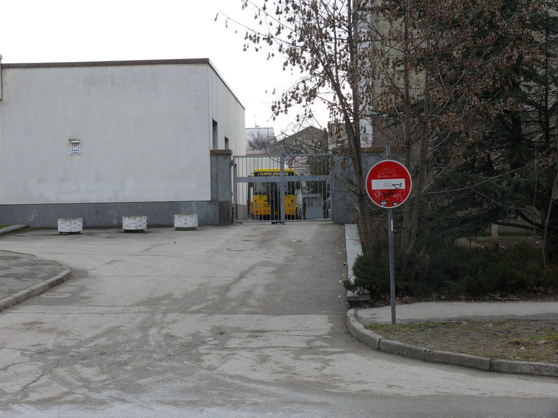 Центр Симферополя полностью окружен военными