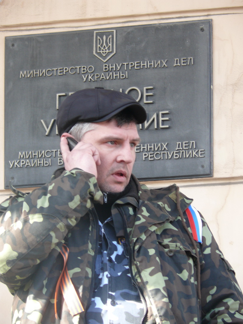 В Симферополе пикетируют главк МВД