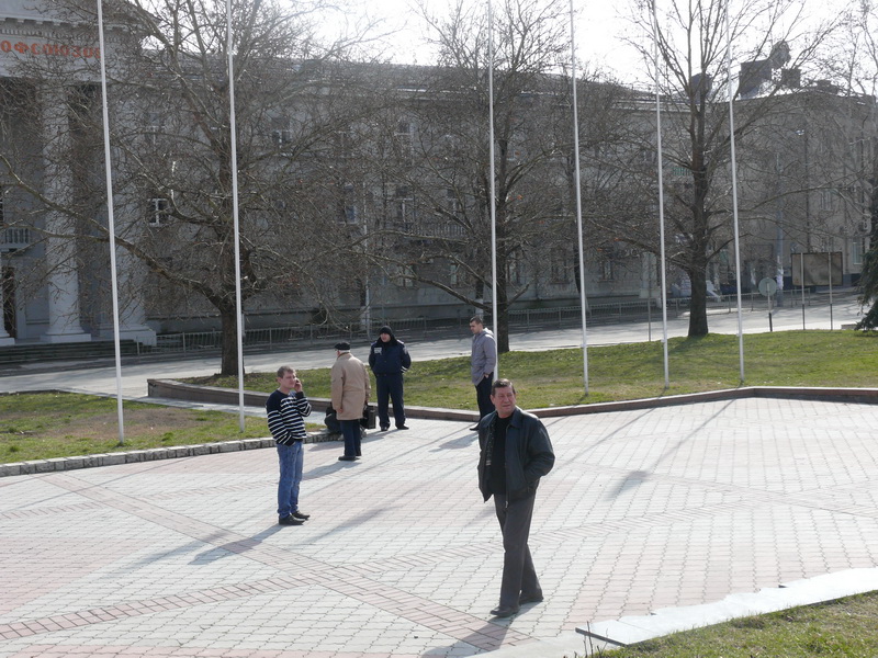 Взрывотехники проверили подозрительную сумку в центре Симферополя