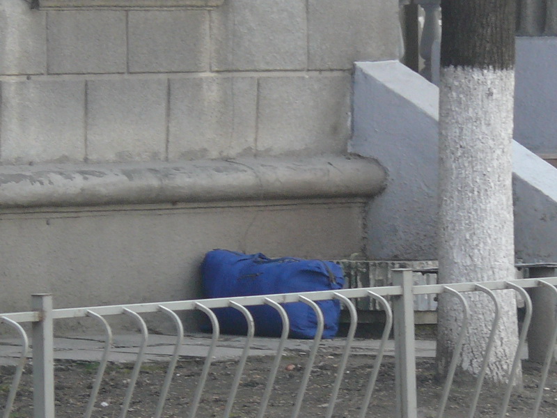 Взрывотехники проверили подозрительную сумку в центре Симферополя