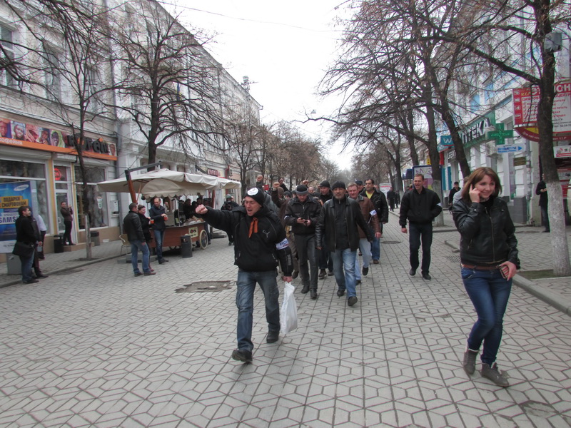 В Симферополь для поддержания боевого духа приехали севастопольцы