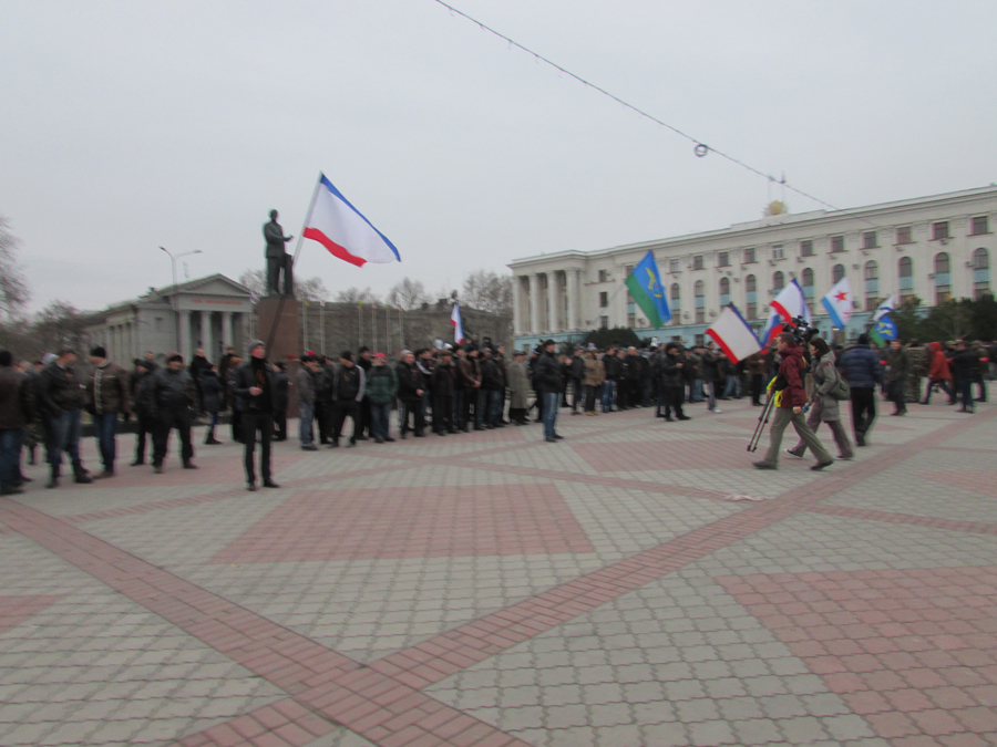 Симферополь взяли под охрану народные дружины
