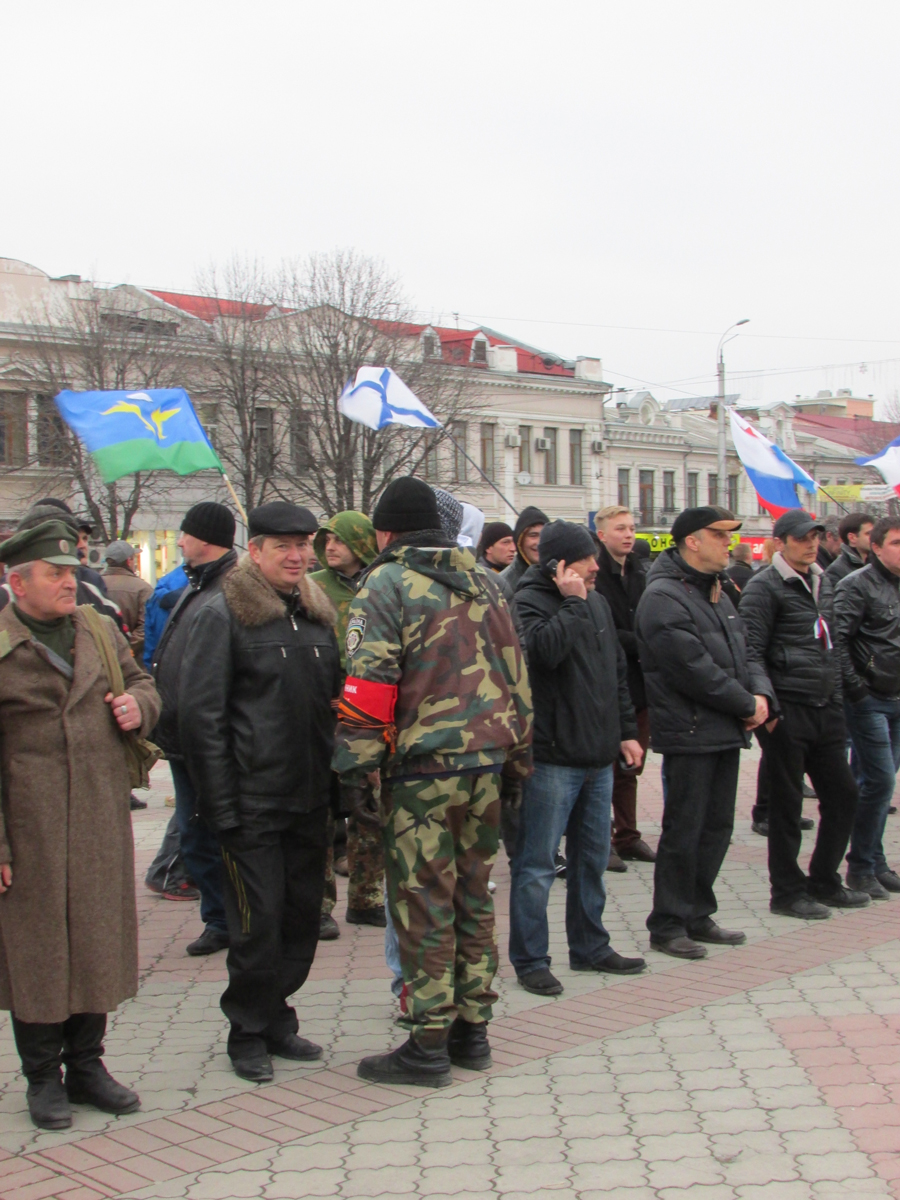 Симферополь взяли под охрану народные дружины