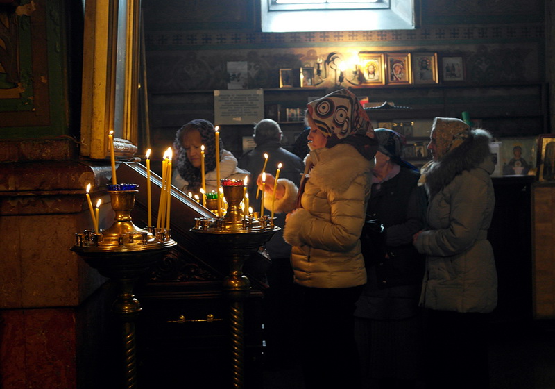 В храмах Ялты провели молебен о мире и спокойствии